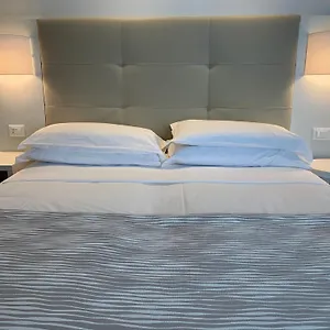 https://hotel-nizza-frontemare.hotelinveneto.com